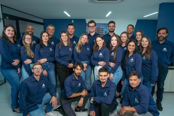 Equipe da WGB Arquitetura e Engenharia no escritório de Balneário Piçarras